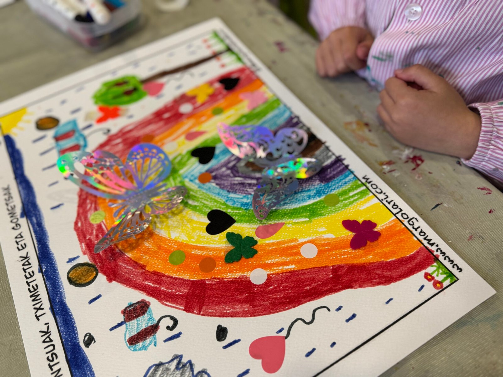 aller de pintura para niños con arcoíris en Etxebarri.